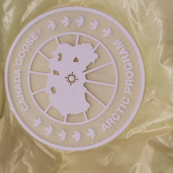 💯 Auth Canada goose Cypress packable Down Jacket Arctic Floral Limelight M - Picture 6 of 16
